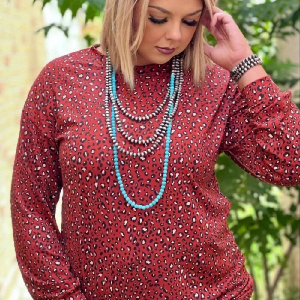 NEW TEXAS TRUE THREADS remi leopard top in rust